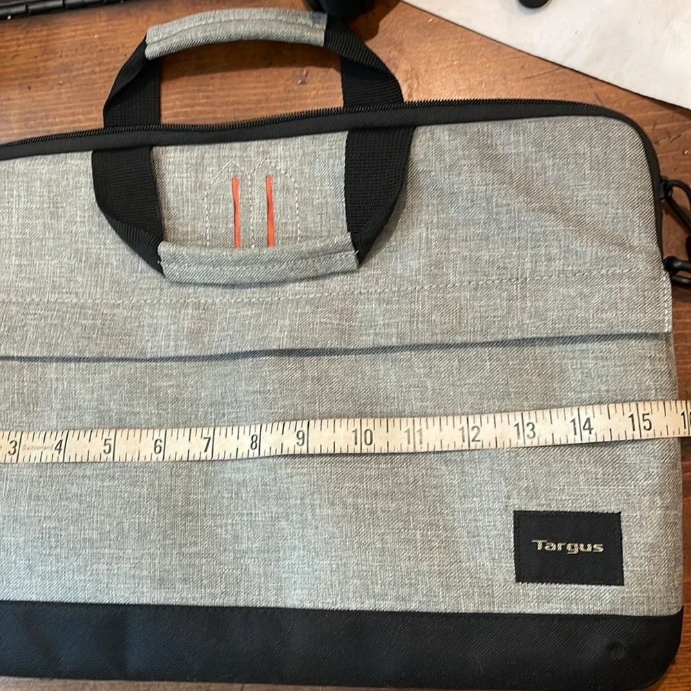 NWOT STRATA 15.6 laptop padded case with removable adjustable strap